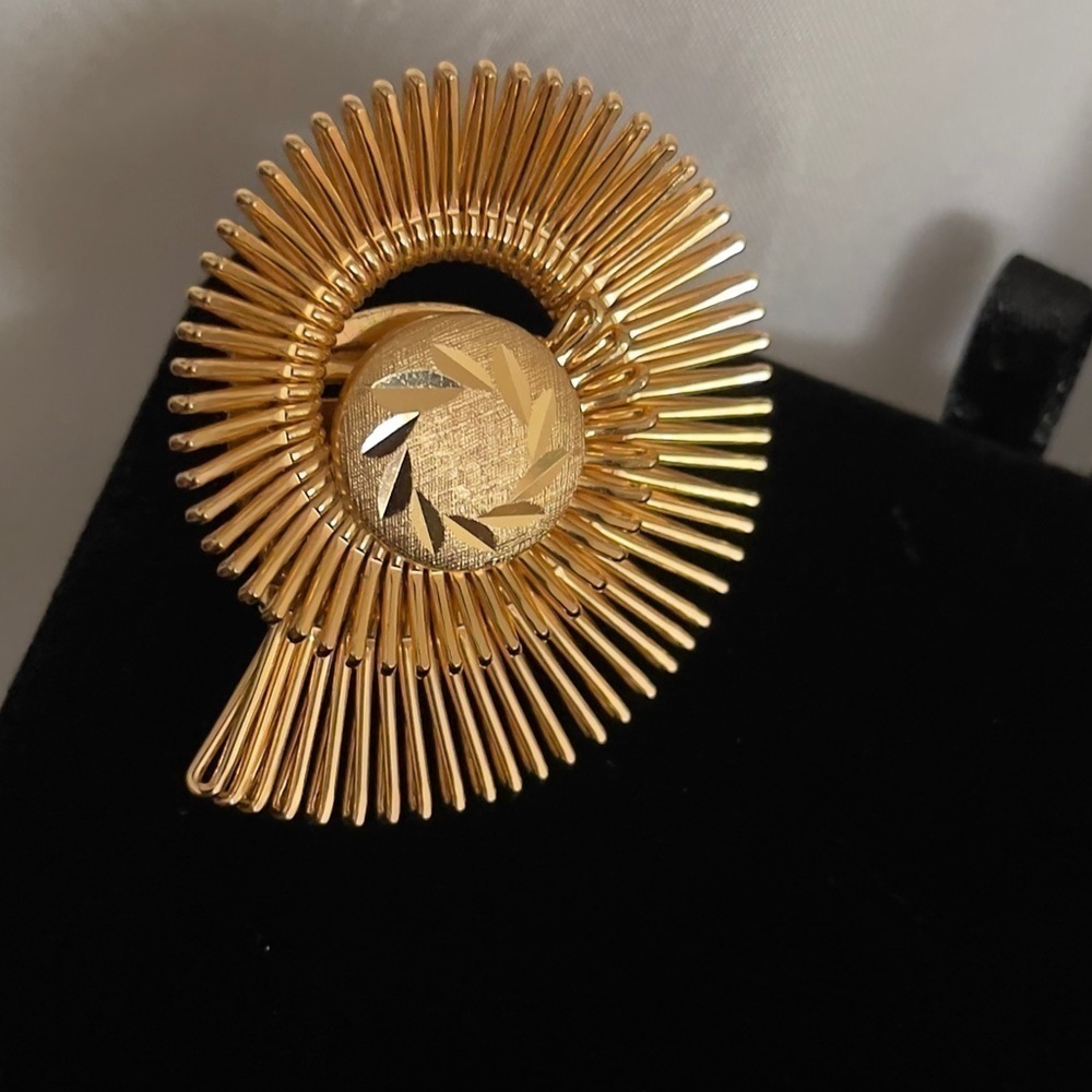 Vintage West Germany scarf brooch spiral gold tone - Picture 2 of 6
